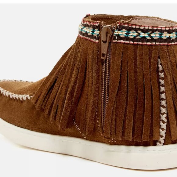 NEW MINNETONKA SUEDE BOOTIES FRINGE DETAIL WOMENS SIZES - Picture 2 of 4